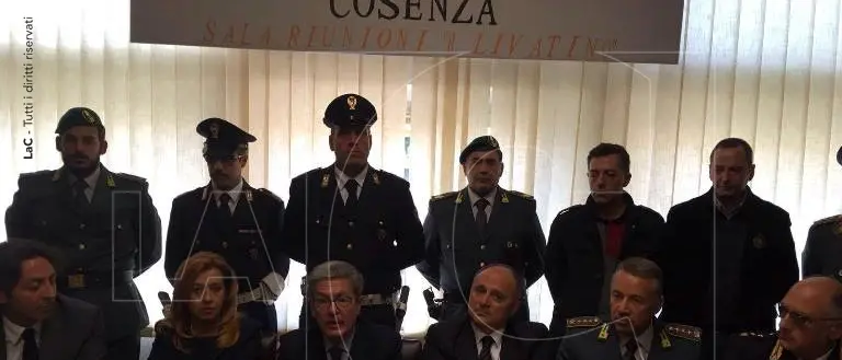 Traffico internazionale di auto e usura: 39 arresti a Cosenza (NOMI-FOTO-VIDEO)
