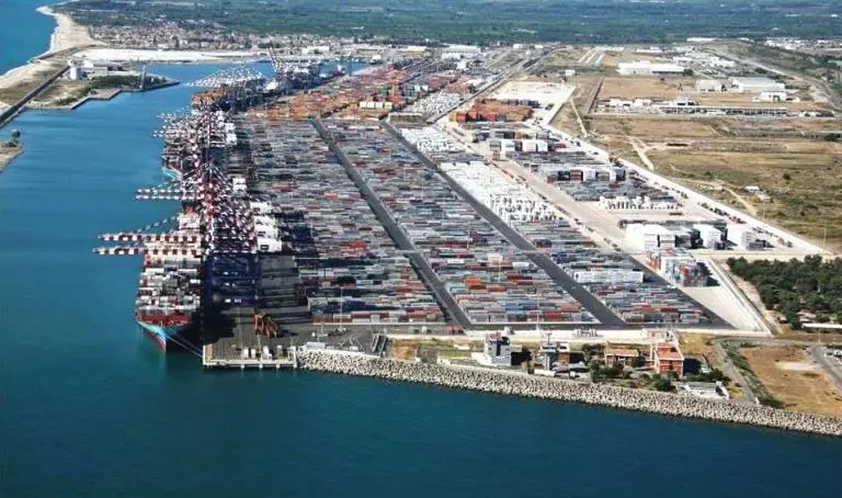 Porto di Gioia Tauro, maxisequestro di prodotti contraffatti