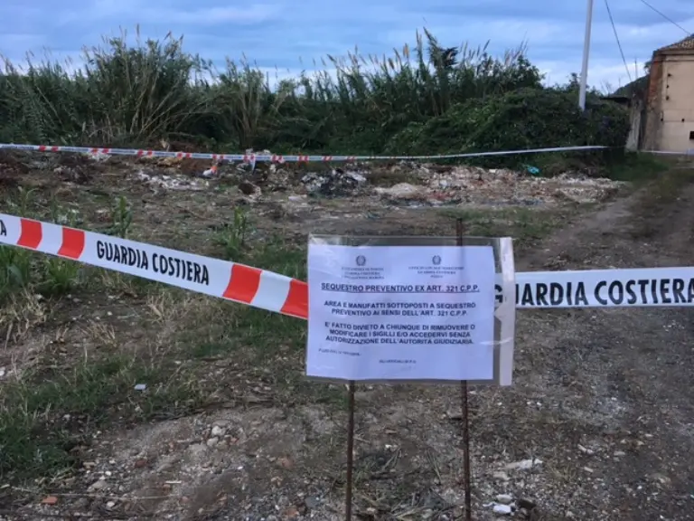 Rifiuti pericolosi, sequestrata un’area privata a Pizzo