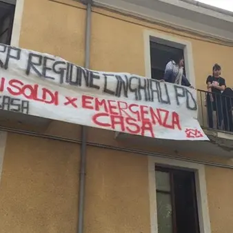 Cosenza, famiglie di “Prendocasa” occupano un edificio Aterp