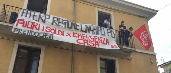 Cosenza, famiglie di “Prendocasa” occupano un edificio Aterp