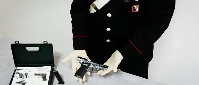 Lamezia, tenta di abusare di due ragazze minacciandole con una pistola: arrestato 25enne