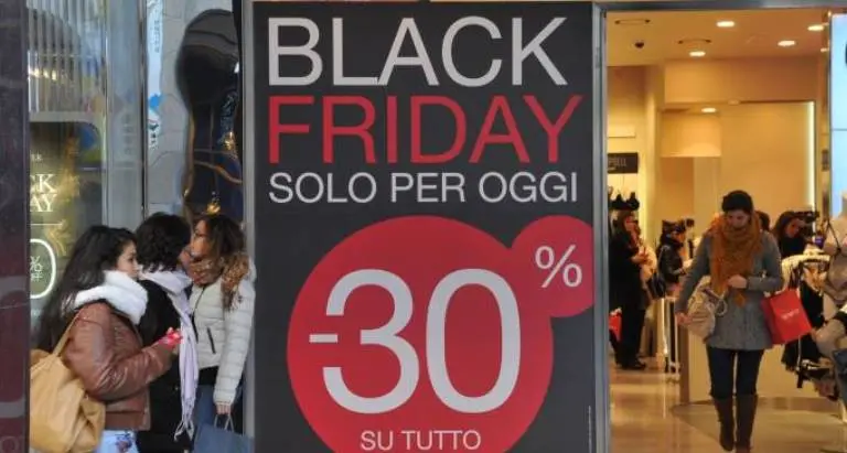 Il “Black Friday” contagia la Calabria: boom di vendite