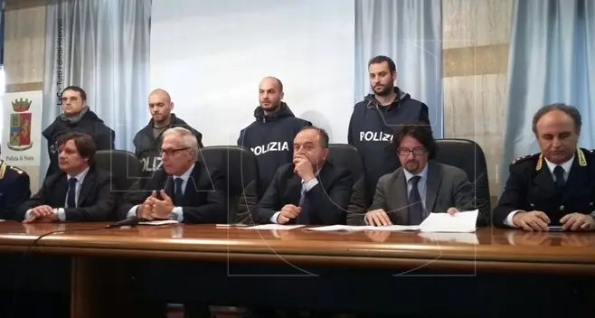 Estorsione e rapina, la polizia esegue una condanna a 9 anni nei confronti di un residente di Sellia Marina\n