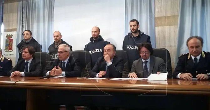 Catanzaro, colpo alla cosca Trapasso: in manette 48 persone (NOMI-VIDEO)