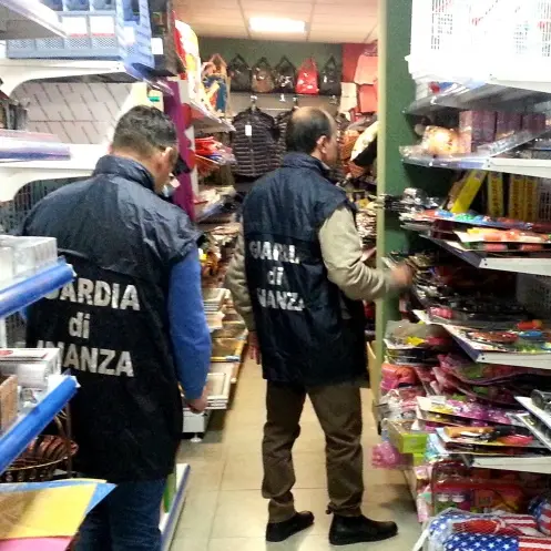 Cosenza, sequestrati 150 prodotti senza etichetta
