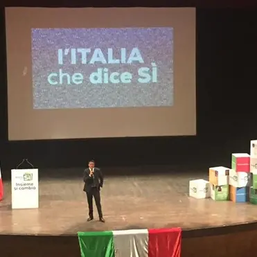 Lo “spettacolo” di Renzi al Cilea di Reggio: «La riforma può giovare alla Calabria»