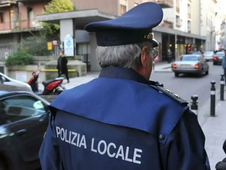 Lamezia: sequestrati 2.700 prodotti non conformi