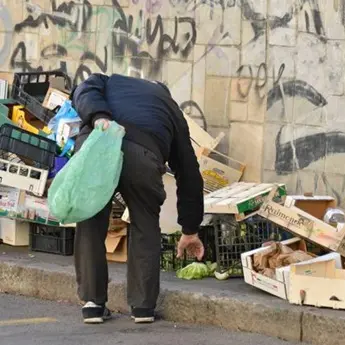 Tre calabresi su dieci a rischio povertà