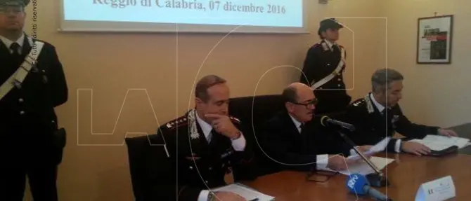 'Ndrangheta, dalla gestione dei rifiuti al controllo delle elezioni: 14 arresti. Coinvolti politici e imprenditori (NOMI-FOTO)