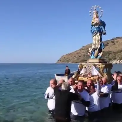 Immacolata: la processione in mare a Nicotera Marina