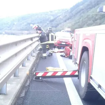 Dramma nel Vibonese, 26enne si lancia dal viadotto autostradale (FOTO e VIDEO)