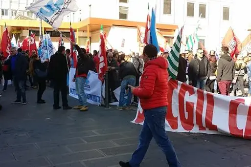 A Catanzaro i lavoratori della Tim protestano contro la disdetta degli accordi integrativi aziendali , ANSA