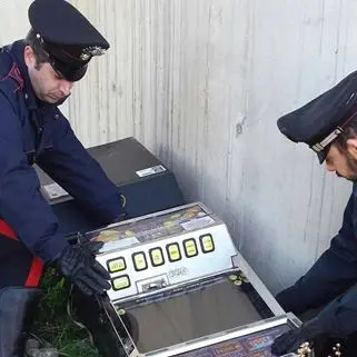 Catanzaro, scoperto un deposito di slot machine rubate