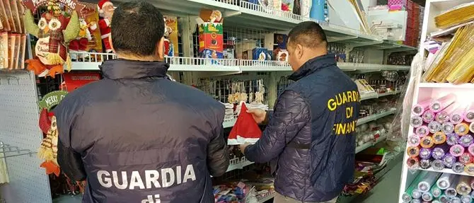 Prodotti natalizi potenzialmente pericolosi, sequestri a Cosenza