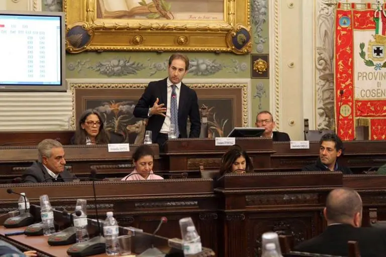 Elezioni provinciali a Cosenza, Magarò: «Di Natale difenda il suo decreto»