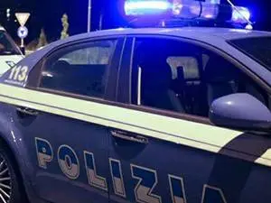 Fa scoppiare petardi e fugge, arrestato