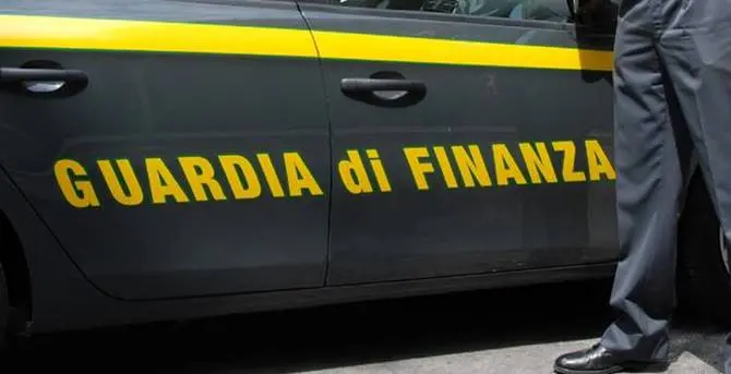Reggio, arsenale sotterrato in un giardino: 38enne in manette