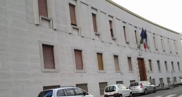 Scandalo precari all’Asp di Cosenza: il gip accoglie tre richieste di interdizione dal servizio e ne rigetta una