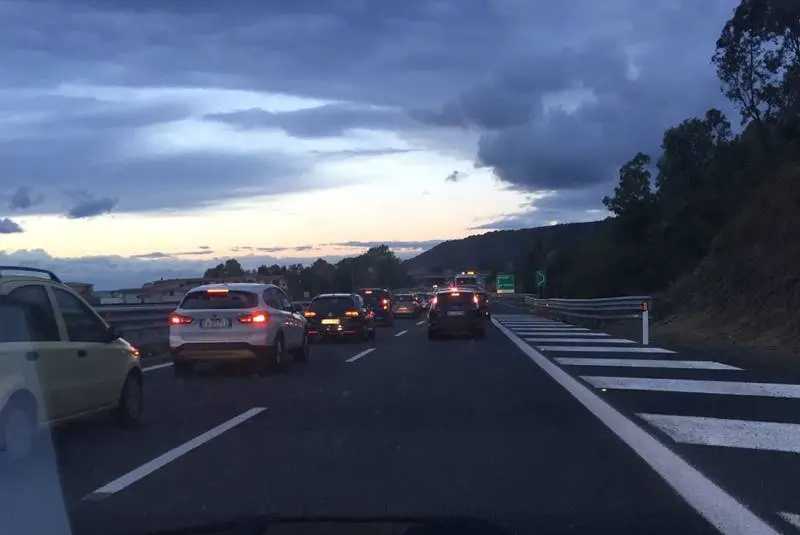 Controllo catene sull’autostrada, oltre 3 chilometri di coda tra Lamezia e Falerna