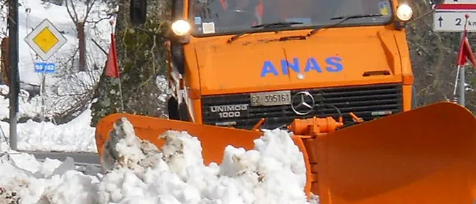 Neve tra gli svincoli di Mormanno e Morano: Anas al lavoro
