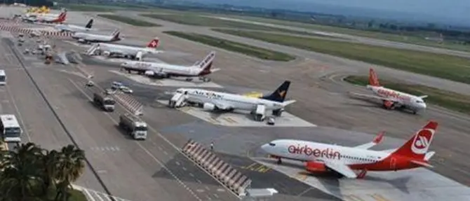 Cgil: «Calabria meta da visitare, ma gli aeroporti sono a rischio»