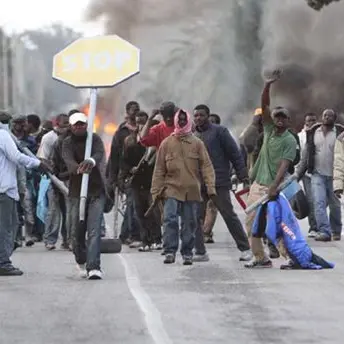 Sette anni fa la rivolta dei migranti a Rosarno, il sindaco: «Siamo ancora in piena emergenza»