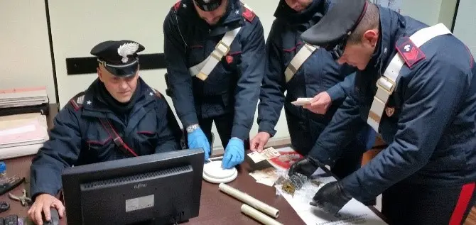 In auto e in casa con hashish e marijuana: arrestato 39enne a Reggio
