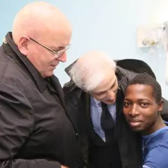 Perde le gambe a cause delle sevizie subite, Oliverio fa visita al migrante Aruna