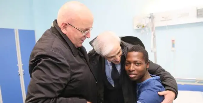 Perde le gambe a cause delle sevizie subite, Oliverio fa visita al migrante Aruna