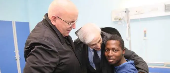 Perde le gambe a cause delle sevizie subite, Oliverio fa visita al migrante Aruna