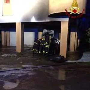Catanzaro, in fiamme un’auto