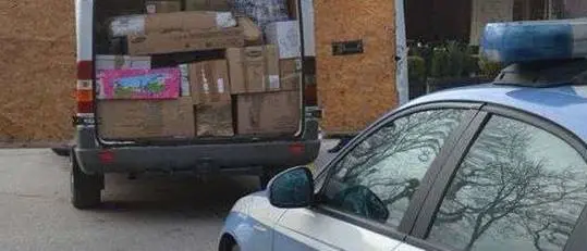 Reggio, la Polizia dona generi alimentari a Istituto missionario