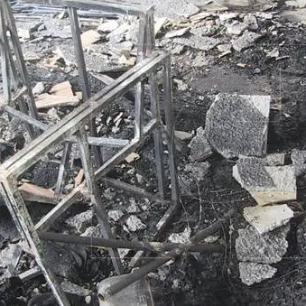 In fiamme un’ex scuola di Rende, Miceli (M5s): «Un incendio causato dalla solitudine e dalla povertà»
