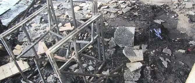 In fiamme un’ex scuola di Rende, Miceli (M5s): «Un incendio causato dalla solitudine e dalla povertà»