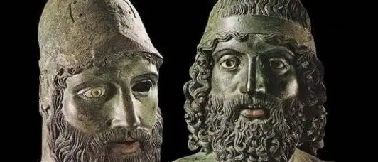 I Bronzi di Riace scendono in campo per salvare l’aeroporto di Reggio -VIDEO