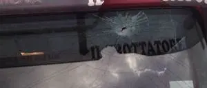 Sassaiola contro un autocarro a San Pietro Lametino. Denunciati due minori rom