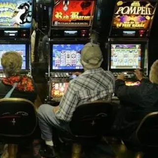 Aveva lasciato il figlio in auto per le slot, condannato a 3 anni e quattro mesi