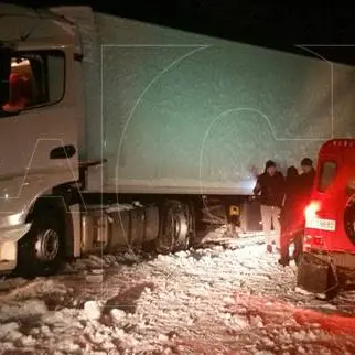 Ghiaccio e neve, soccorsi due conducenti di mezzi pesanti nel Reggino