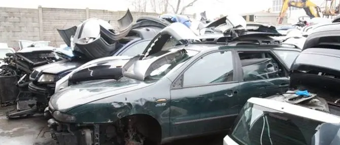 Reggio, sequestrata una ditta autodemolizioni non autorizzata