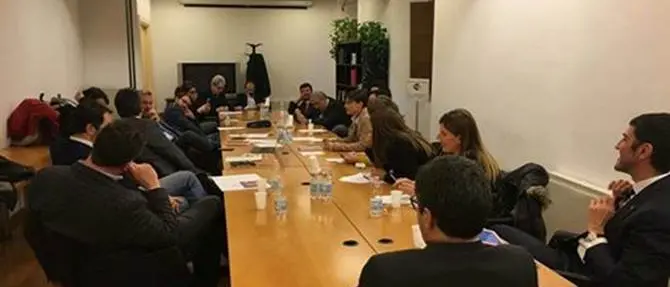 Renzi incontra i segretari regionali: «Il Pd esca dai palazzi»