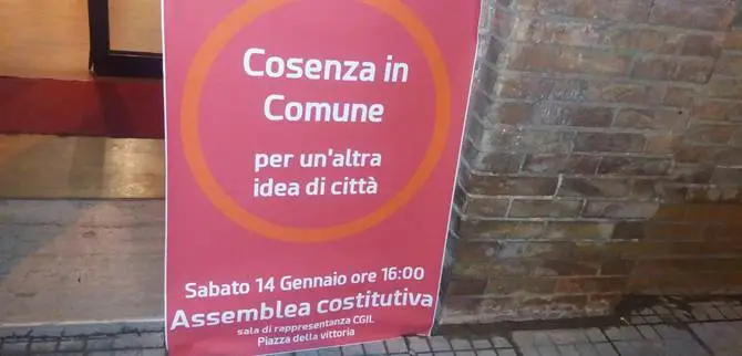 “Cosenza in Comune” torna in campo: convocata assemblea