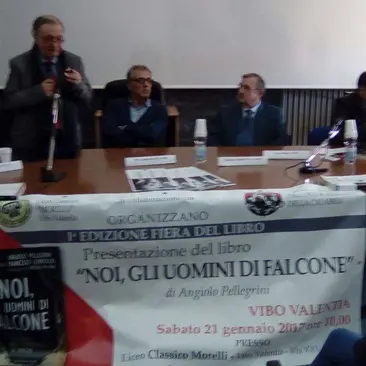 Il generale Angiolo Pellegrini presenta il suo libro: «Ragazzi, non bussate mai»