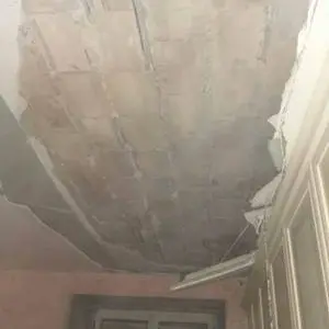 Cosenza, cede il solaio: sgomberata una famiglia