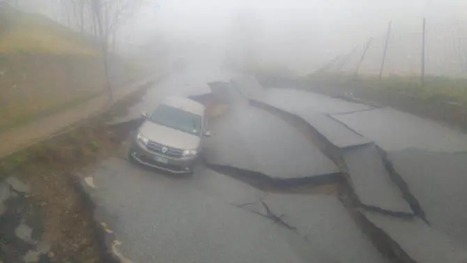 Maltempo in Calabria, crolla una strada a Girifalco (VIDEO)