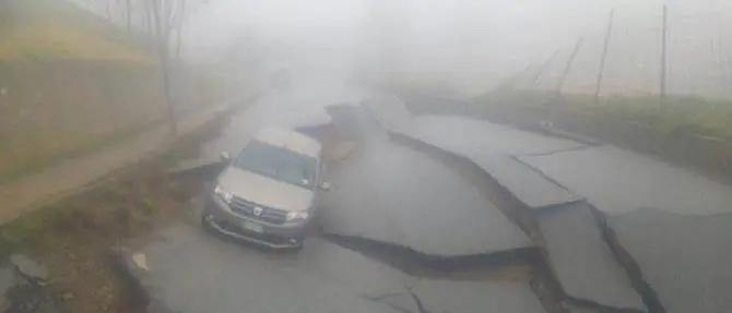 Maltempo in Calabria, crolla una strada a Girifalco (VIDEO)