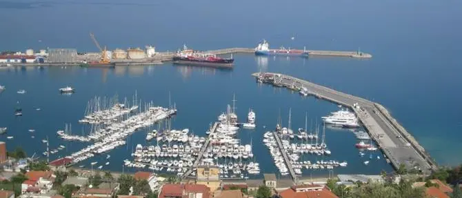 Estorsioni e lesioni a un pescatore nel Vibonese: si costituisce un terzo responsabile