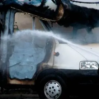 Incendia il camper dell'ex, arrestato per danneggiamento e atti persecutori