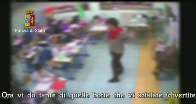 Reggio, schiaffi e insulti ai bambini di una scuola: sospesa maestra (VIDEO)