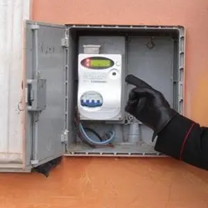 Furti di energia elettrica a Catanzaro: arrestati zio e nipote